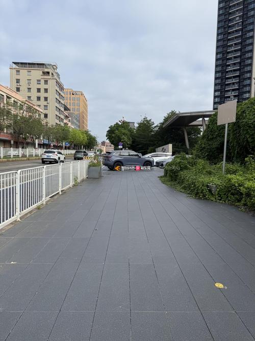 非机动车道出入口经常被占用